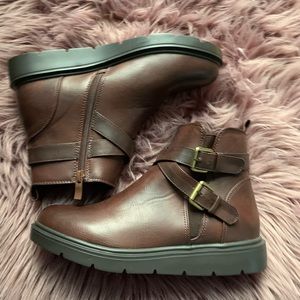 NwoB brown ankle boots